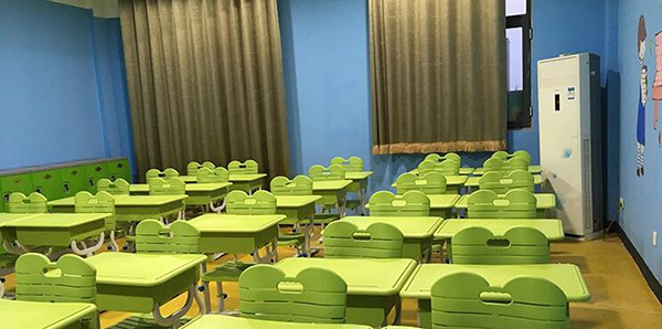 学生升降课桌椅02